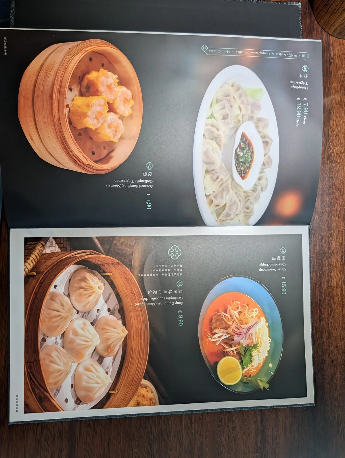 Yanova-Speisekarte mit Dim Sum und chinesischen Vorspeisen